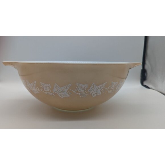 Vintage Pyrex Sandalwood 444 Cinderella Mixing Bowl Tan with White Ivy - Picture 16 of 16